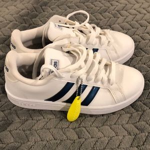 Girls Adidas Cloudfoam sneakers